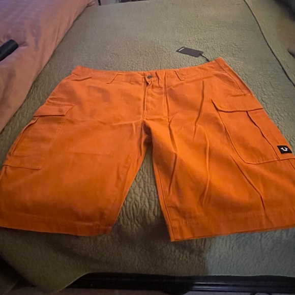 True Religion Cargo shorts - Picture 3 of 4